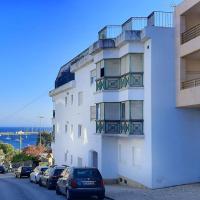 Cascais spacious well equipped central location garage 4 pessoas, hotel em Cascais