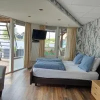 B&B aan het water, hotel a Earnewâld