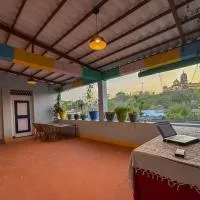 Comfort and Cozy, hotelli kohteessa Orchha