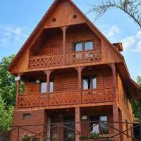 Wooden Cottage '' Lailashi '', hotel sa Surmushi