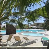 8 Casa Verde, Bastian Beach, Costa Teguise, отель в городе Коста-Тегисе