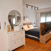 Apartment 84: Donja Lastva şehrinde bir otel