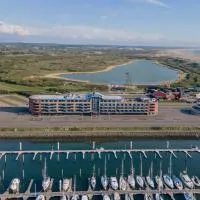Leonardo Hotel IJmuiden Seaport Beach、エイマイデンのホテル