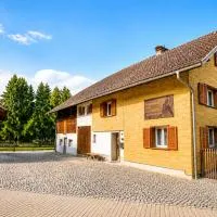 CROWN LIVING Holiday Home "Zum Klettersteig" Bürs, up to 18 guests - Sauna - Climbing Wall - Ski & Bike Storage - Highspeed Wifi - Free Parking: Bürs şehrinde bir otel