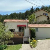 Claire Fontaine, מלון בAspremont