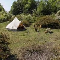 Stones and Stars Boutique Glamping in Radford Quarry Lhyner, hotel em Plymouth