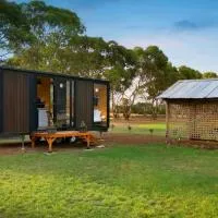 Lara Grove Cottage 2 by Tiny Away, hotel em Purdeet