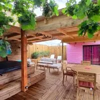 Chalet Caraibes Spa Privatif Les Belles Ouvrières, Hotel in Clermont-Créans