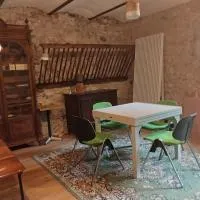 Charvolet, hotel din Izeron