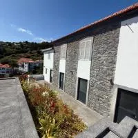 Stone and Soul - Guesthouse Rooms in Calheta, хотел в Estreito da Calheta