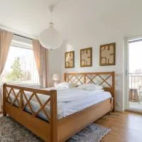 Modern 2 Bedroom Home with 2 Balcony & Workspace, hotel en Båstad