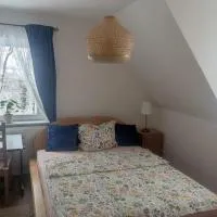 Gästezimmer in Einfamilienhaus mit großem Garten,布格多夫的飯店