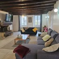 Gîte familial 8 pers à 10 min du lac - 4 chambres: Éguzon-Chantôme şehrinde bir otel