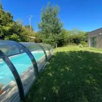 15min Lyon Chambre calme Accès piscine jardin, hotel u gradu 'Dardilly'