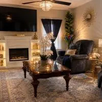 Fall River Stay Stylish 2BR Urban Haven Suite, hotel v destinaci Fall River