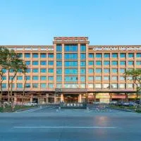 Lavande International Hotel Guangzhou Baiyun International Airport Branch - Free Shuttle Bus to Guangzhou Baiyun International Airport & Free Deliver Service to Canton Fair Complex During Canton Fair Period, hotel in Huadu