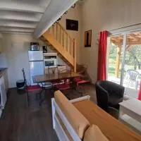 Maison T4 logement entier dans résidence de loisirs, отель в городе Sauve