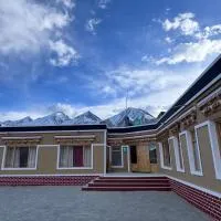Ostal Residency Pangong, hotel sa Merak