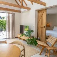 Van Heeckeren Apartments & Suites Buren, hôtel à Buren