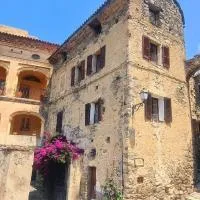 Appartement médiéval au cœur du village de Lama, hotell i Lama