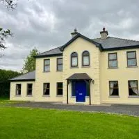 Countryside house & private garden, hotel en Limerick