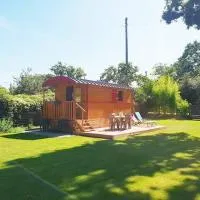 Roulotte rêve de bohème, hotel em Moisson