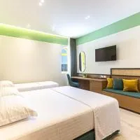 Santorini Luxury Room 6 - Beach Access, Parking and more, hotel em Palasë