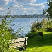 Haus am See mit Badestelle, hotel a Franzensberg