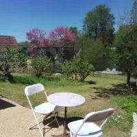 Gite Le Berry, Riverside property in Belabre، فندق في Bélâbre