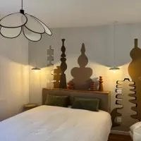 Nid d argile - appartement neuf - 650m des Thermes - 1er étage, hotel en Salins-les-Bains
