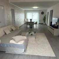 House near airport and Nantes easy to access, hotel u gradu 'Les Sorinières'