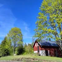 Spacious loft with wood-burning stove, quiet and rural location, ξενοδοχείο σε Näs