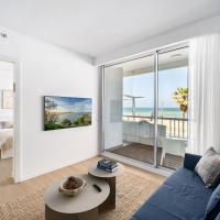 Chic Apartment with Beach View by HolyGuest, hotel en Tel Aviv