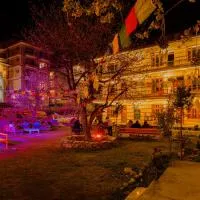 The Royal Pinewood, hotel v mestu Kasol