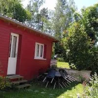 La cabane Rouge, hotel u gradu 'La Queue-dʼHaye'