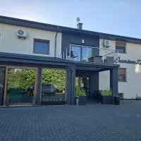 Świerkowe Zacisze hotel – hotel w Firleju