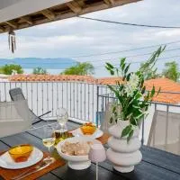 Seaside Stone house - Πέτρινο σπίτι δίπλα στη θάλασσα، فندق في Votsalákia