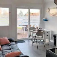 Petite maison avec cour、Martin-Égliseのホテル
