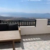 Sea-view hilltop home over Neapoli, Elafonisos & Kythira, hotel a Mesokhórion