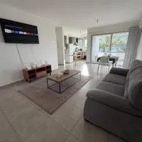 Two Bedrooms Apartment with Private Balcony, ξενοδοχείο σε Pano Lakatamia