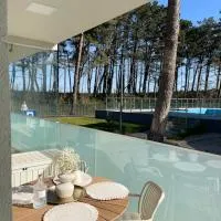 Baltic Room Hevenia apartament premium przy plaży z tarasem widokowym na otwarte morze, SPA i basenami – hotel w Pogorzelicy