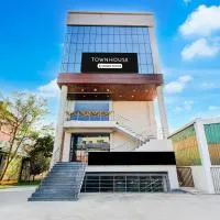 Super Townhouse Suchitra IDA Jeedimetla, hotel en Hyderabad