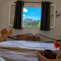 Mini-maison indépendante vue montagne- Corse, hotel em Poggio-Marinaccio