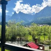 Riverside Lindas - Next to Train Station with Parking, hotel Zamorában