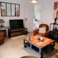 Charmant appartement F2 avec parking privé, hotell i Trucy-sur-Yonne