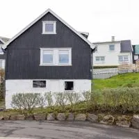 Traditional Faroese House Near Airport, hotel i Sørvágur