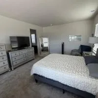 Room near DIA, hótel í Commerce City