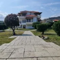 5 Suites Αγιόκαμπος Αγίας、アギオカンポスのホテル