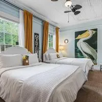 Old Carrabelle Hotel Captains Quarters Suite، فندق في Carrabelle
