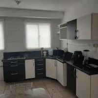 Apto terreo bem arejado e iluminado, hotel din Gravataí